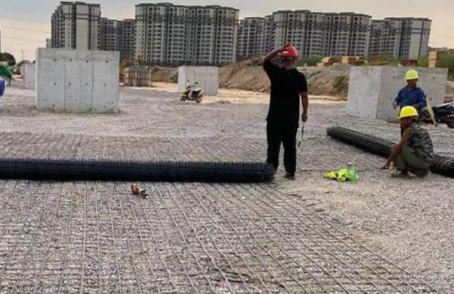 麟游土工格栅铺设前地基要怎么处理？